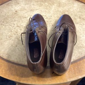 Brown ankle boot-size 7